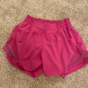 Lululemon hotty got low rise 4” sonic pink Sz 2